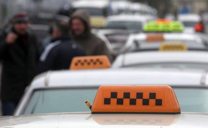 В Днепропетровской области таксисты облили клиента зеленкой. Фото: epravda