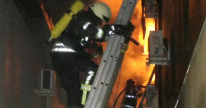 В одному з одеських готелів 17 січня спалахнула пожежа, фото: ДСНС