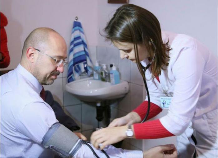 Три вакцини від COVID-19 пообіцяв Шмигаль українцям вже у лютому, фото — Івано-Франківська ОДА