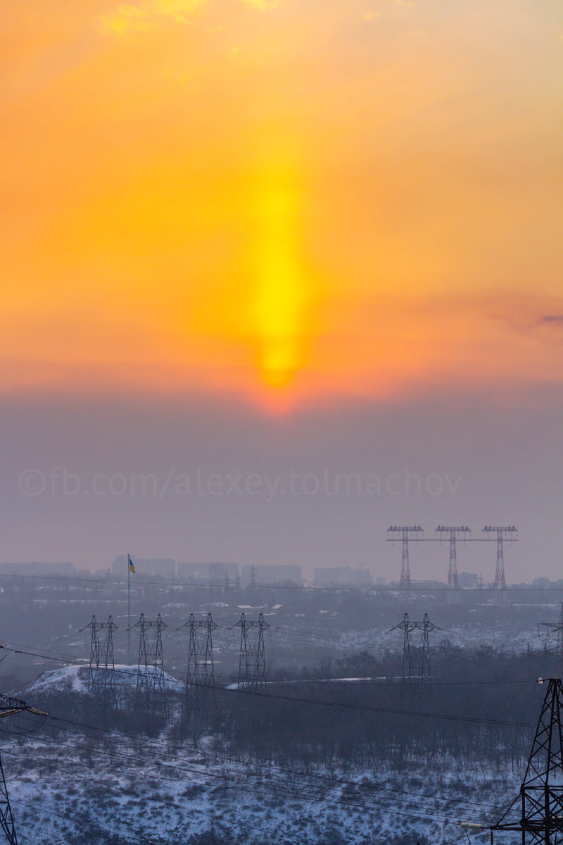 Сонячний стовп над Запоріжжям. Фото: Олексій Толмачов у Facebook