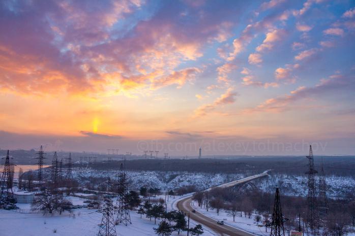 Сонячний стовп над Запоріжжям. Фото: Олексій Толмачов у Facebook