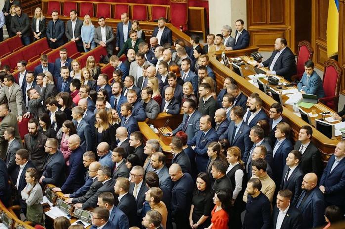 100 нардепів не зронили й слова у Раді — де найбільше “мовчазних” парламентарів