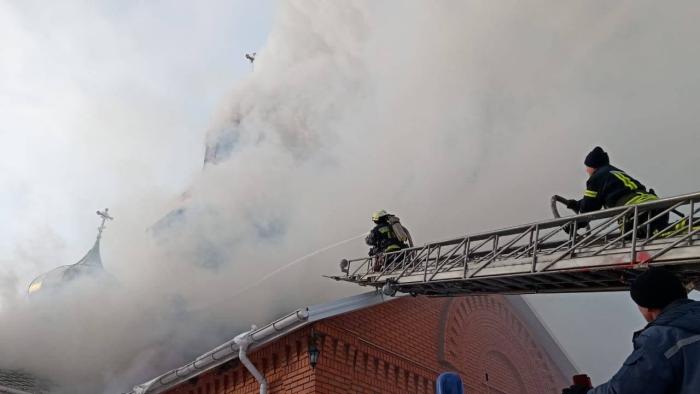  Во время пожара в церкви на Днепропетровщине, фото: ГСЧС