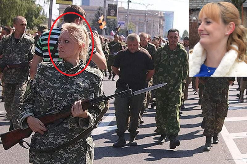 Сепаратистка на параде пленных в Донецьке