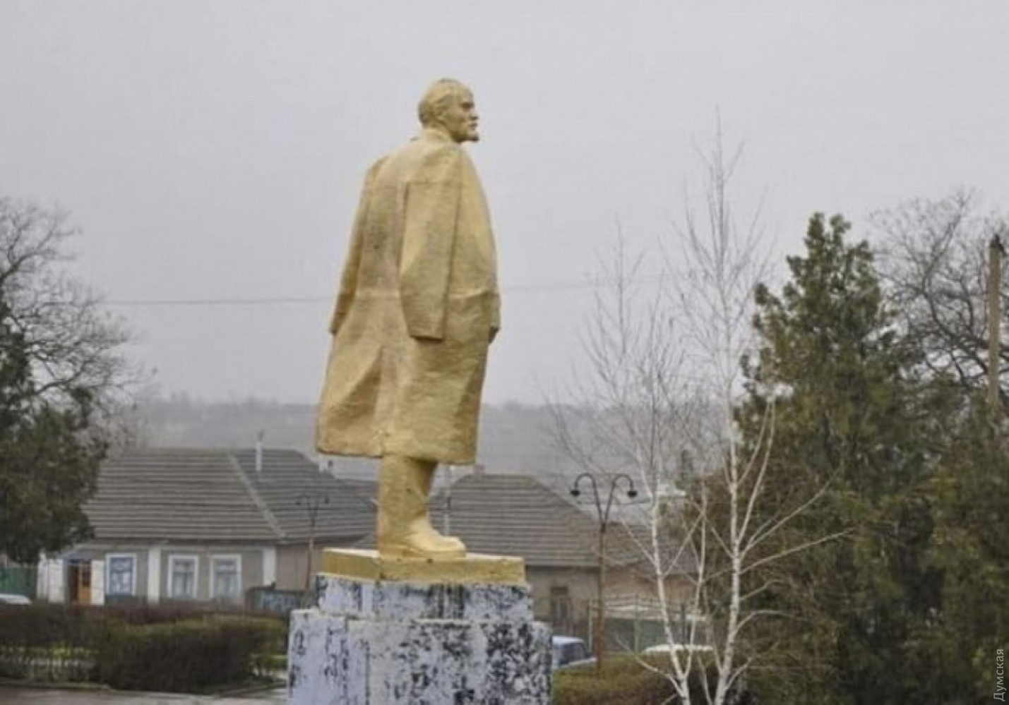 Пам'ятник Леніна знесли на Одещині. Фото: Думська
