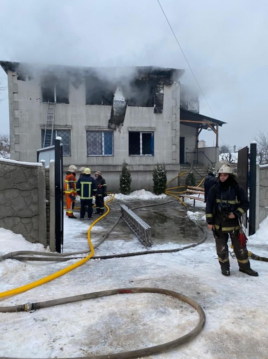 Пожар в доме престарелых тушат в Харькове, погибли 15 человек, фото — ГСЧС