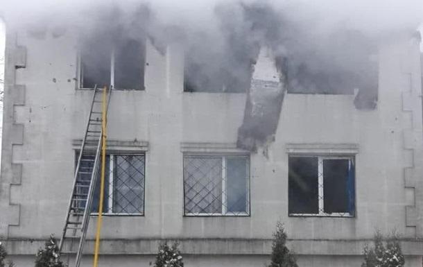 Пожежу у будинку для літніх людей гасять в Харкові, загинули 15 людей, фото — ДСНС