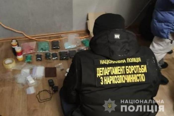 У жительок Запорізької області віком 16 та 18 років вилучили наркотики та психотропи, фото: МВС