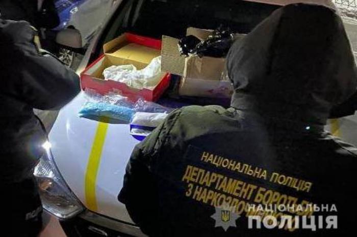 У жительниц Запорожской области в возрасте 16 и 18 лет изъяли наркотики и психотропы, фото: МВД