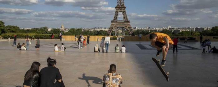 Избиение подростка-украинца вблизи Эйфелевой башни шокировало полицию Парижа, фото — AP