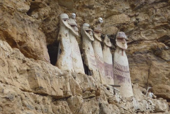 Загадкові артефакти знайшли вчені на кладовищі інків в Еквадорі (ФОТО)