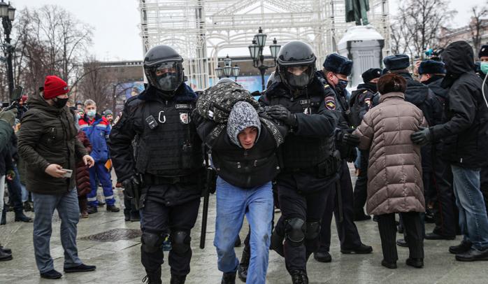 Мітинг за Навального в Москві супроводжується сутичками. Фото: РБК