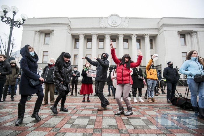 Біля Верховної Ради артисти влаштували концерт-мітинг. Фото: LB.ua