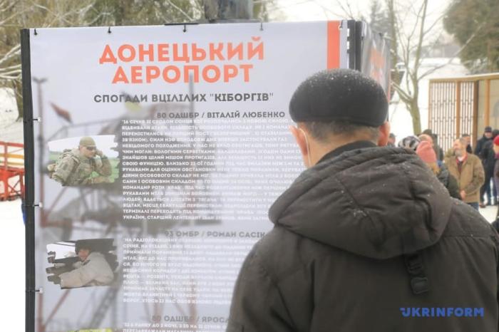 Копию башни Донецкого аэропорта установили во Львове, фото: «Укрінформ»