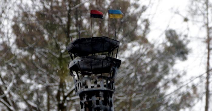 Копію вежі Донецького аеропорту встановили у Львові, фото: «Укрінформ»