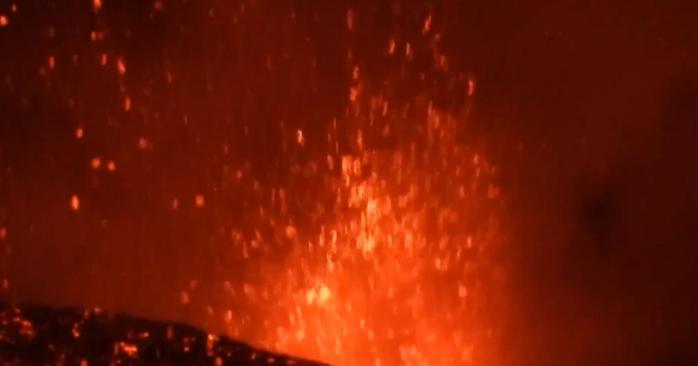 В Италии проходит извержение вулкана Этна, фото: News Channel 8.