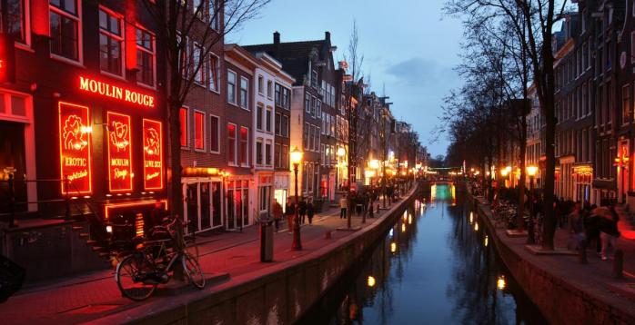 Из центра Амстердама уберут квартал красных фонарей, фото: