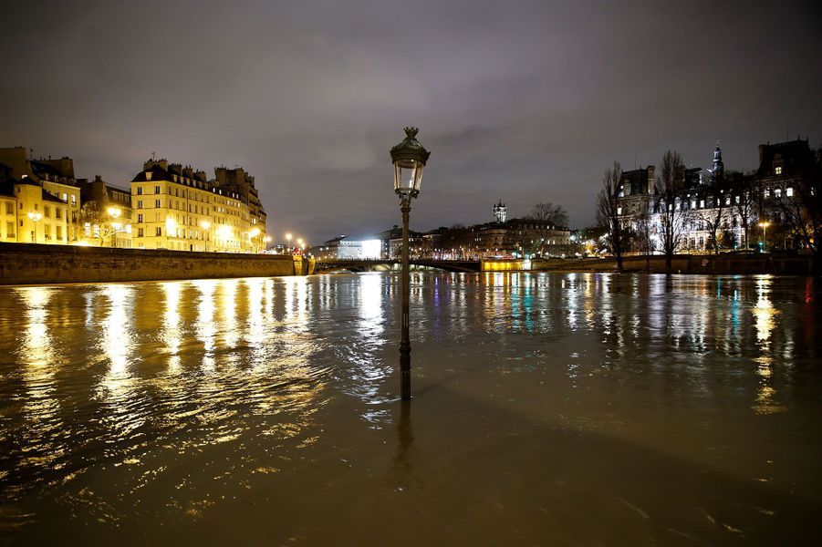 Затоплення Парижа. Фото: Le Parisien