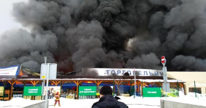 Під час пожежі в «Епіцентрі» на Миколаївщині, фото: Сергей Шайхет