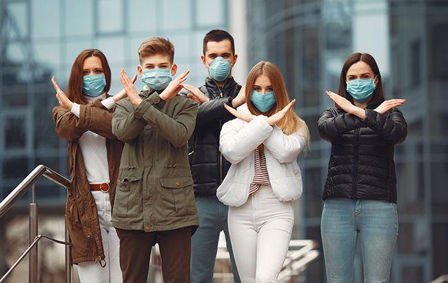 Чому треба носити маски після вакцинації від COVID-19, розповіли експерти. Фото: РБК-Україна