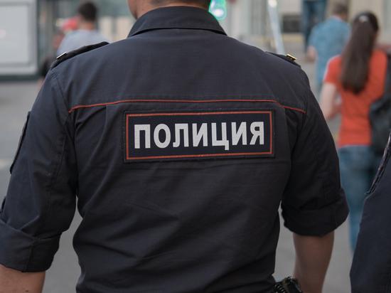 Задержанные протестующие в России толкали заглохший автозак