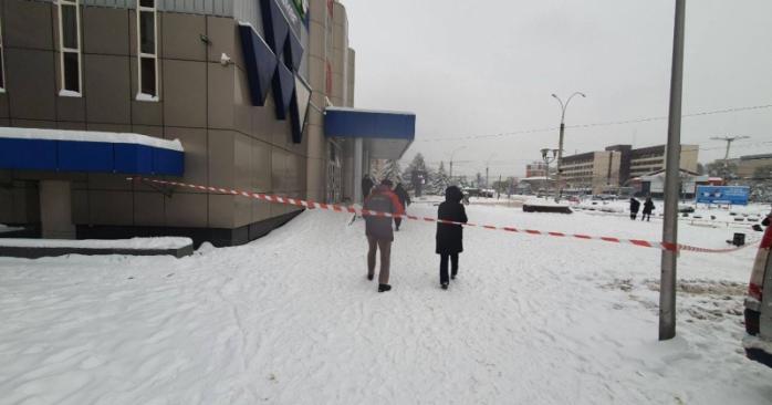 Взрыв прогремел в торговом центре в Черновцах. Фото: «Молодой буковинец»