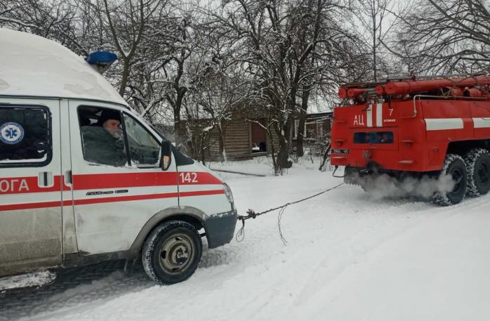 Снегопады в Украине — отменены авиарейсы и ограничено движение на дорогах