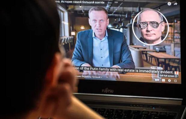 YouTube заблокировал запись разговора Навального с его вероятным отравителем