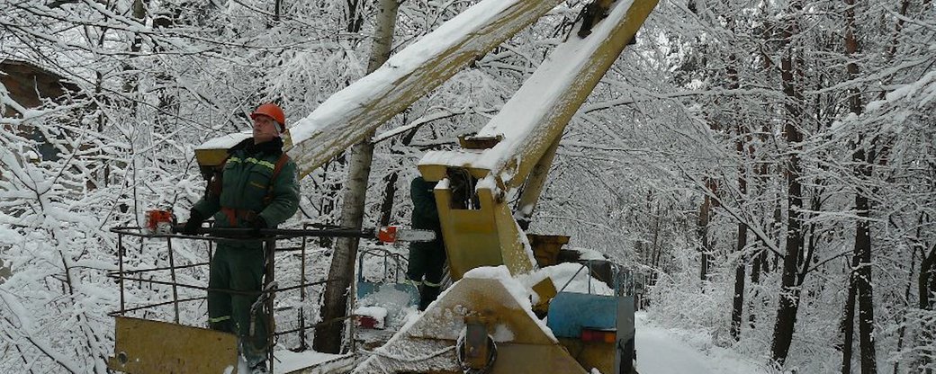 Украина борется со снегопадами — техники и рук не хватает, фото — ГСЧС