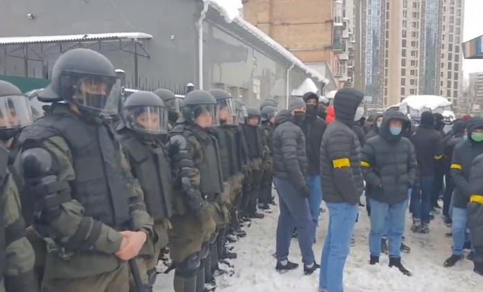 «Нацкорпус» блокирует силовые отряды Кивы-Медведчука в центре Киева 
