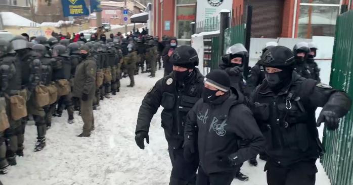 Сторонники Кивы подрались с полицией в Киеве. Скриншот с видео