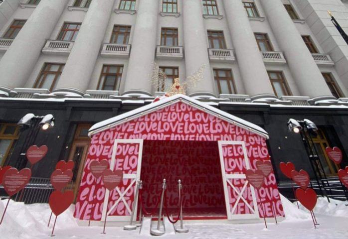 Зеленский открыл на Банковой «офис влюбленных», фото — ФБ В.Омеляна