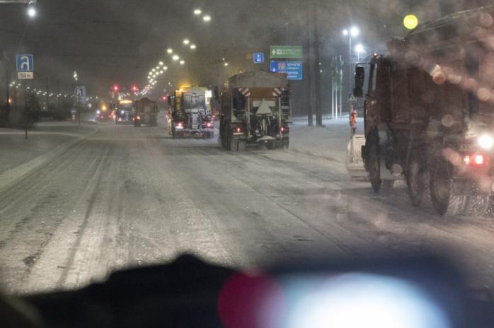 Повинні вночі працювати — Кличко проінспектував прибирання Києва від снігу