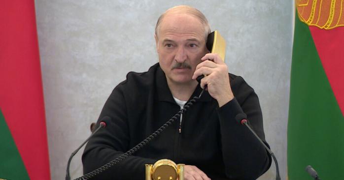 Лукашенко закликав білорусів відмовитися від смартфонів. Фото: Фокус