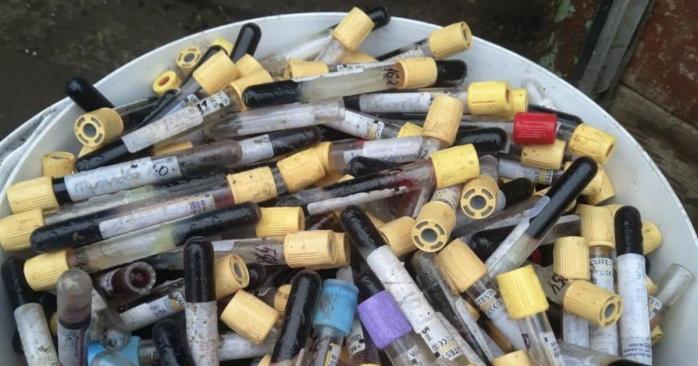 Нацполиция обнаружила несанкционированные свалки эпидемически опасных медицинских отходов, фото: Нацполиция