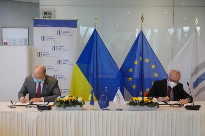 Україна отримає від Європейського інвестиційного банку гроші на вакцинацію, фото: Денис Шмигаль