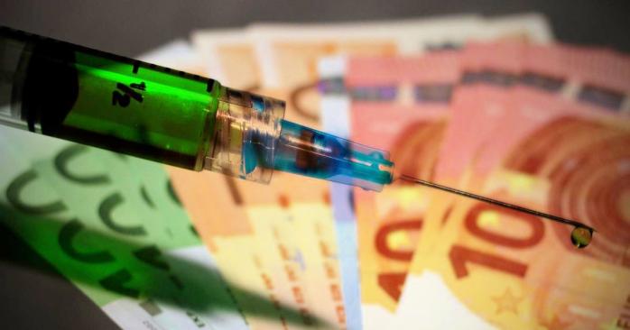 Україна отримає від Європейського інвестиційного банку гроші на вакцинацію, фото: Денис Шмигаль