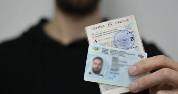 Украина и ОАЭ договорились о взаимном признании водительских прав. Фото: dtkt.ua