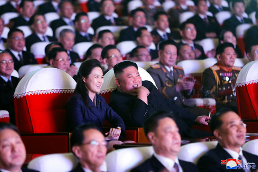 Жива і посміхається — дружина Кім Чен Ина вперше за рік з'явилася на публіці