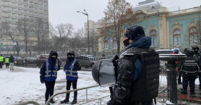 Полиция усиленно охраняет Майдан в годовщину Революции достоинства. Фото: rubryka.com