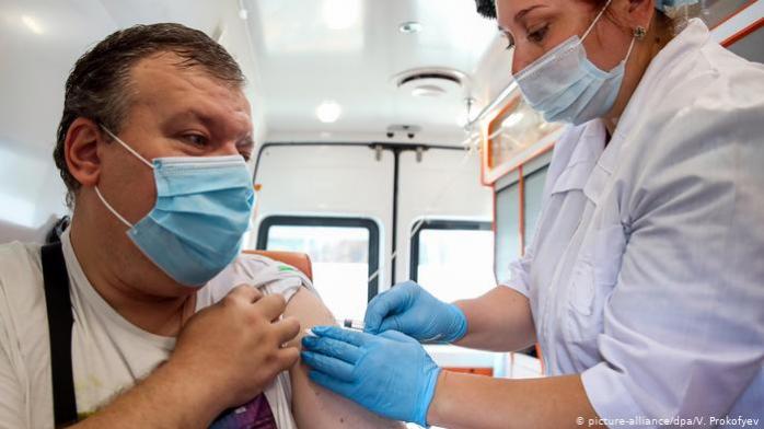 Скільки зароблятимуть вакцинатори в Україні — тарифи від МОЗ