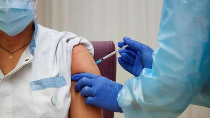 Вакцинація від коронавірусу в Україні. Фото: Reuters