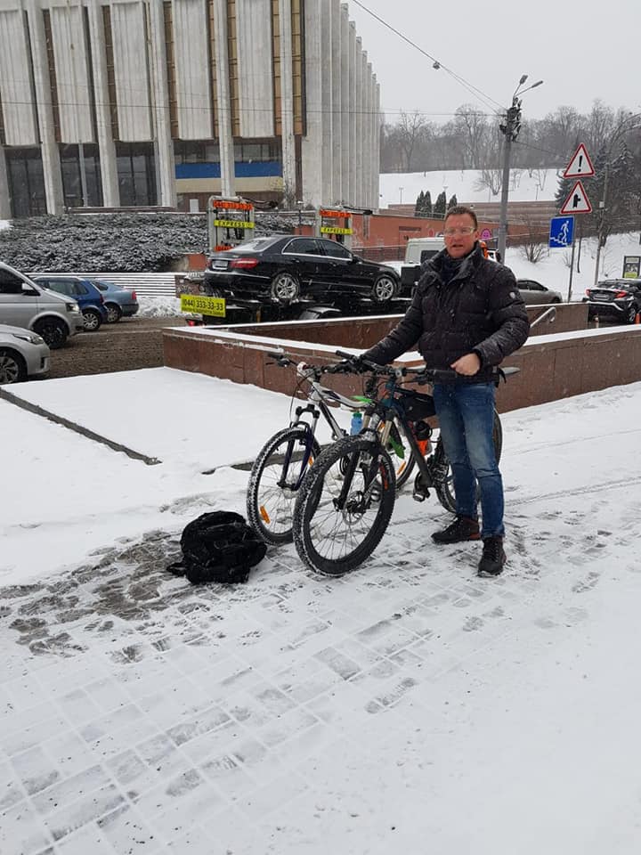 Біля офісу НАБУ в нідерландського дипломата викрали велосипед. Джерело: Facebook
