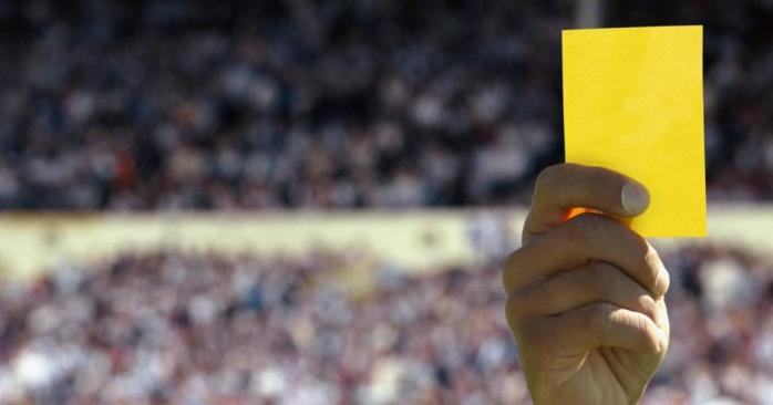 Тренер футбольного клубу «Львов» обурений отриманою жовтою карткою, фото: «Первый Тульский»