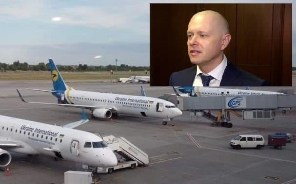 НАБУ сняло с самолета бывшего банкира «ПриватБанка». Фото: