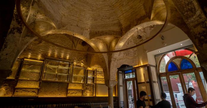 Древние турецкие бани обнаружили в Испании во время ремонта бара. Фото: The Guardian