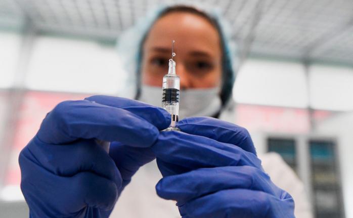 Чому від COVID-вакцини відмовляються медики, пояснив Ляшко. Фото: Слово і діло