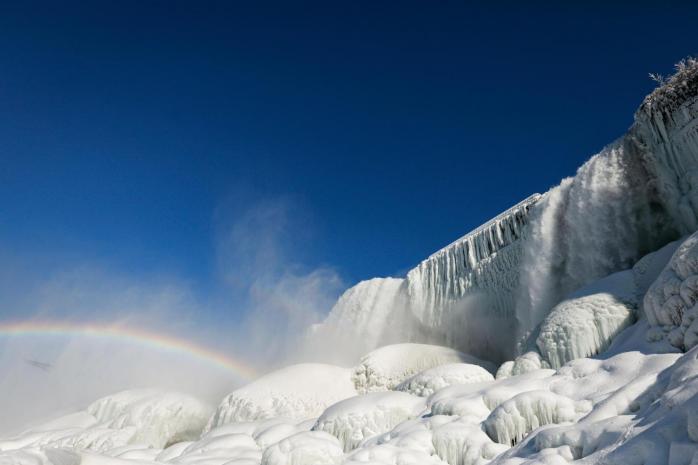 Ниагарский водопад превратился в царство льда — фото и видео стихии