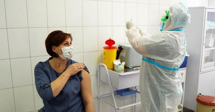 Вакцинація в Україні. Фото: Громадське