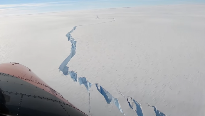 Гигантский айсберг откололся от Антарктиды. Фото: British Antarctic Survey